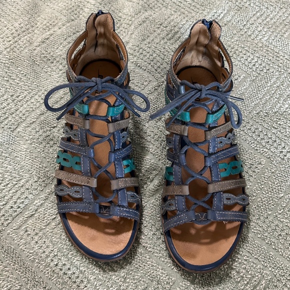 Earth Gladiator Sandals - Picture 1 of 6